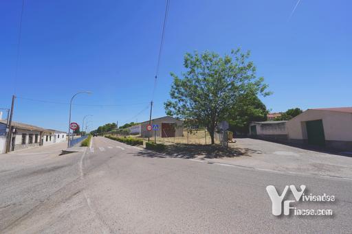 Ref.- 26018 Naves en venta, Otero