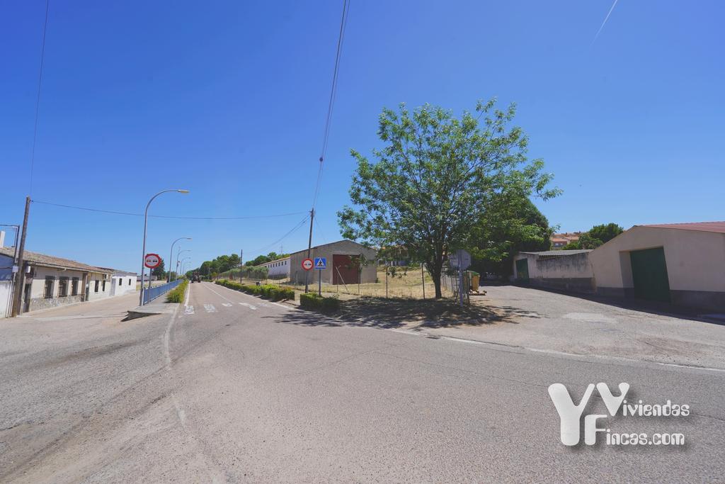 Ref.- 26018 Naves en venta, Otero