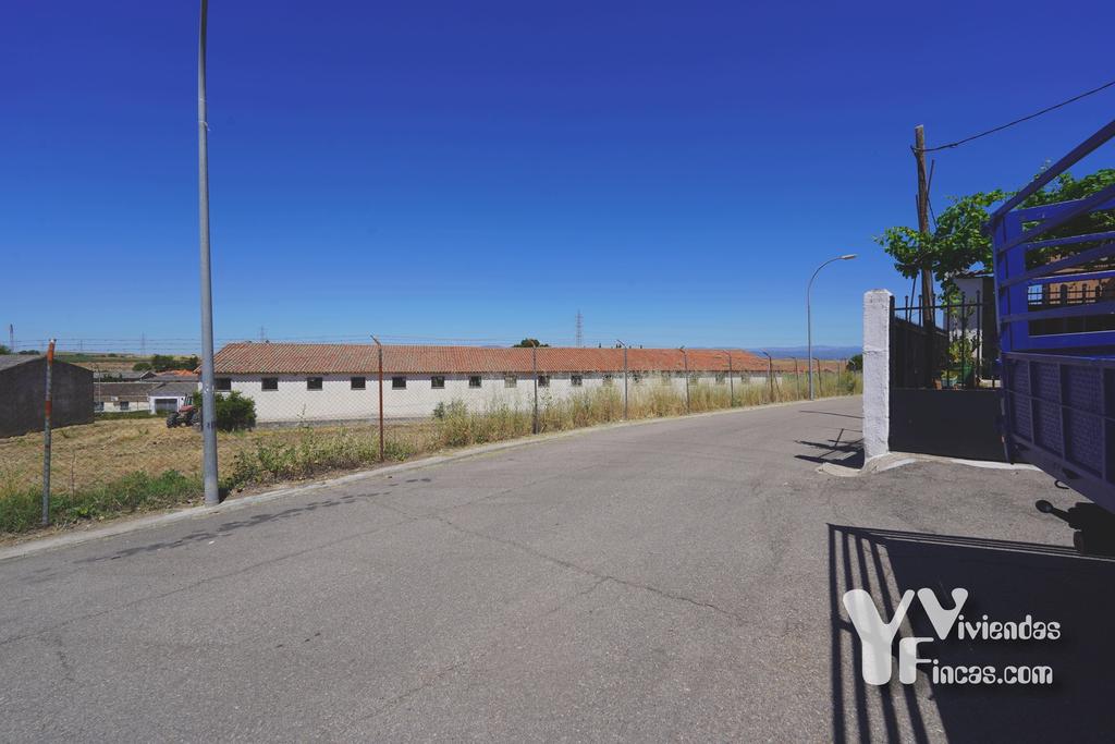 Ref.- 26018 Naves en venta, Otero